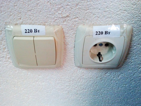 Выключатель в розетку 220