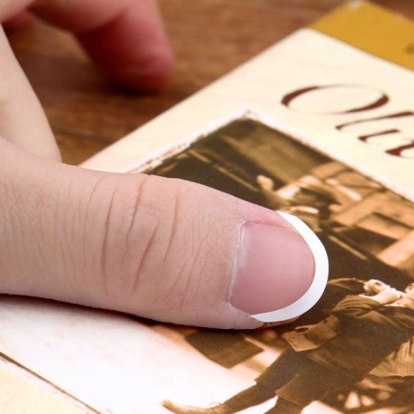 Французский маникюр с наклейками