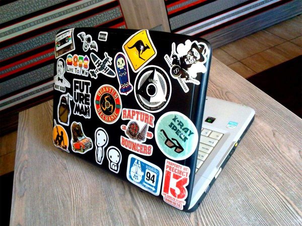 Наклейки на ноутбук