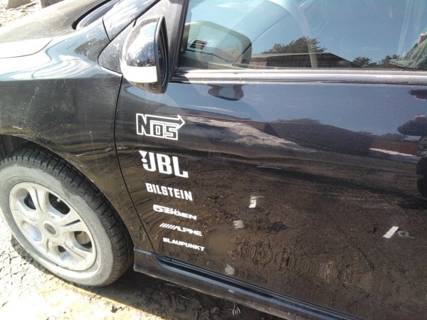 Надписи на дверях авто