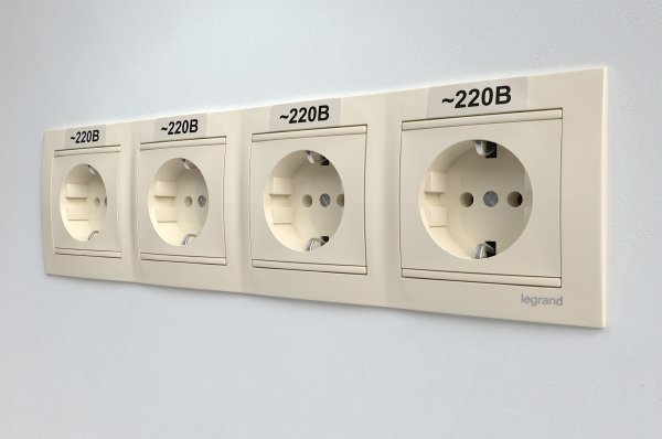 Указатель напряжения - 220 в (пленка 015 х 035)