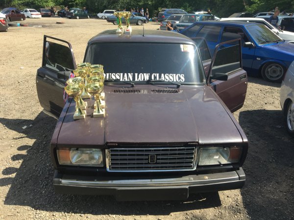 Наклейка Russian Low Classic лобовое 2107