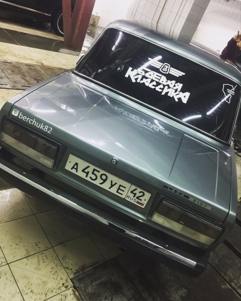 Боевая классика ВАЗ 2107 наклейка