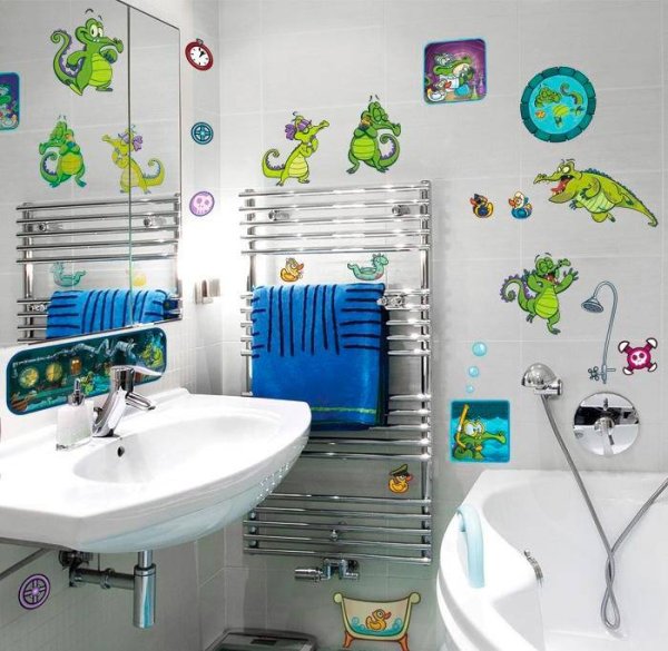 Дизайнерские наклейки в ванную комнату