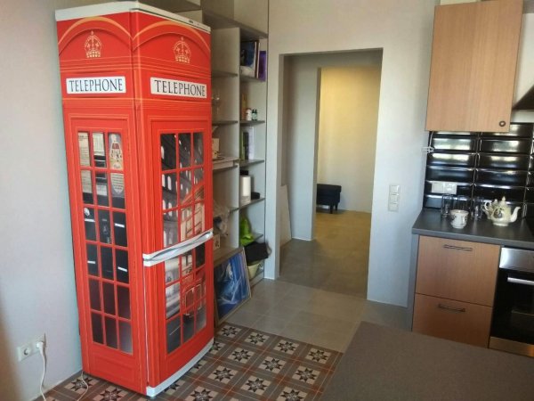 Холодильник английская телефонная будка
