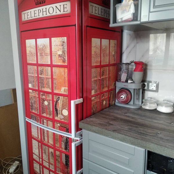 Холодильник телефонная будка