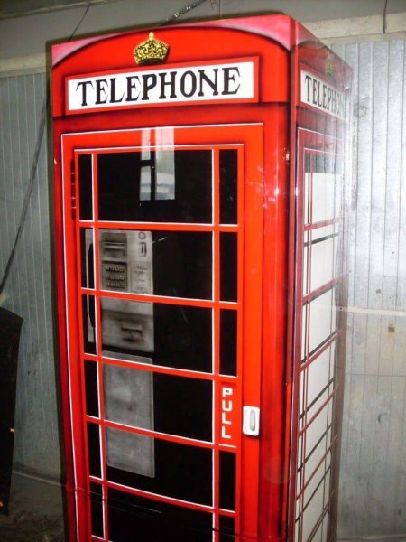Холодильник телефонная будка Лондон