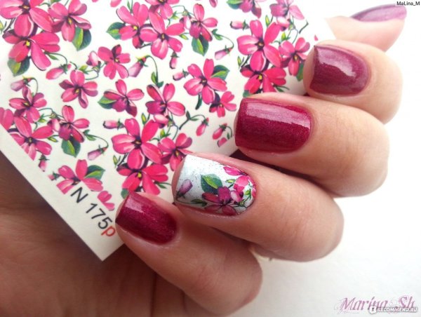 Маникюр с наклейками