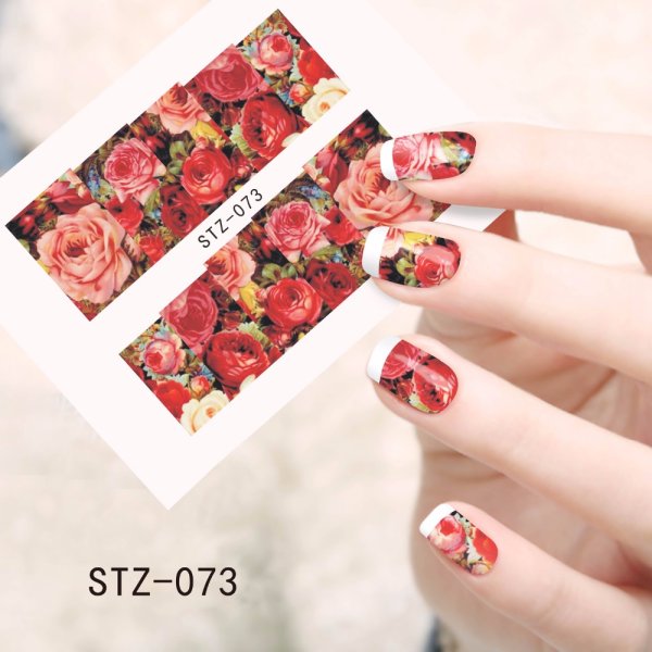 Розовые ногти с наклейками