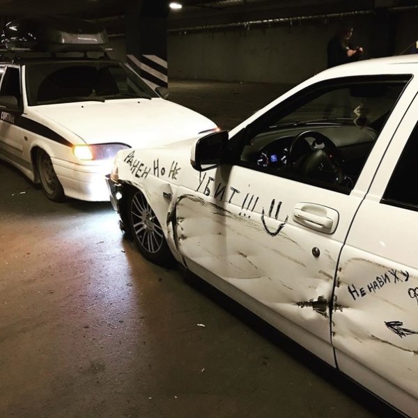 Версаче на капоте ВАЗ 2114