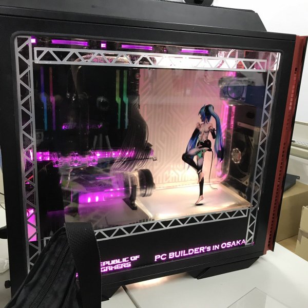 Фигурки в корпусе ПК