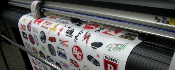 Плоттерная резка наклеек