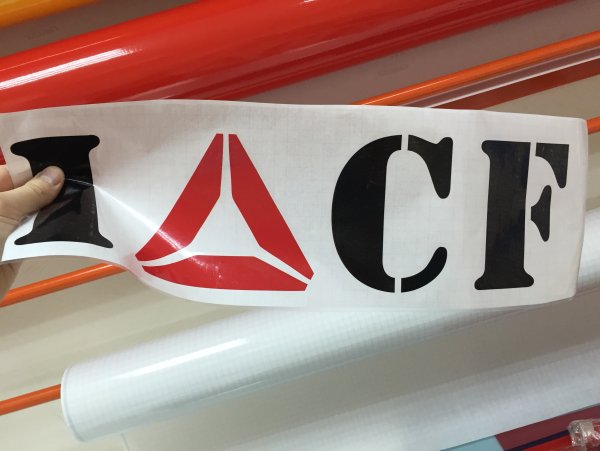 Полноцветная печать на самоклеющейся пленке