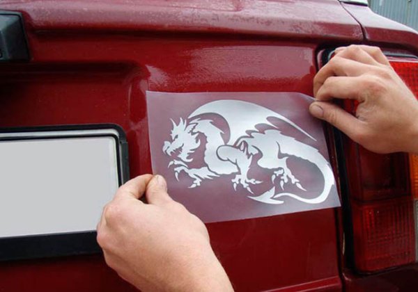 Наклейки на стекла автомобиля