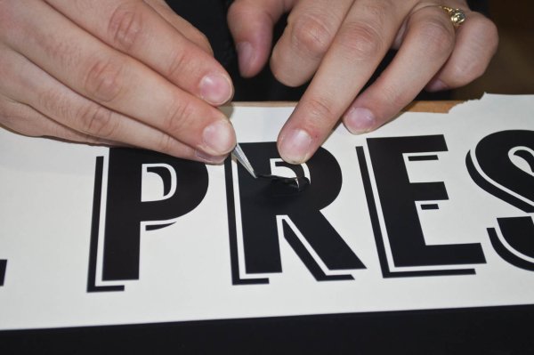 Наклейка на монтажной пленке