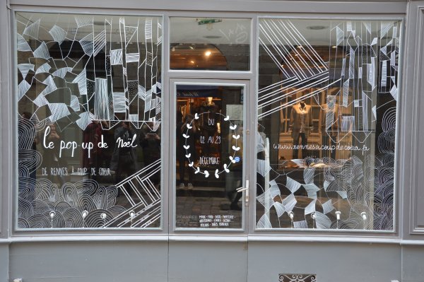 Рекламные наклейки на окна