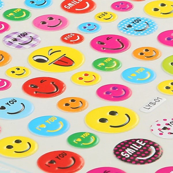 Наклейки пластмассовые