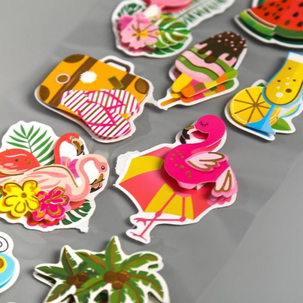 Пластик с наклейкой