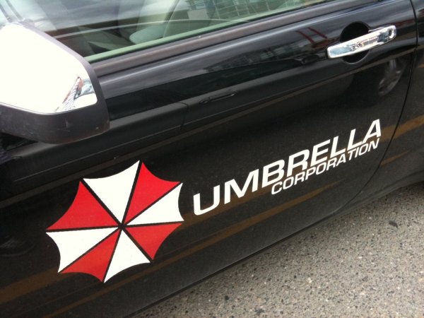 Значок Umbrella Corporation на машину