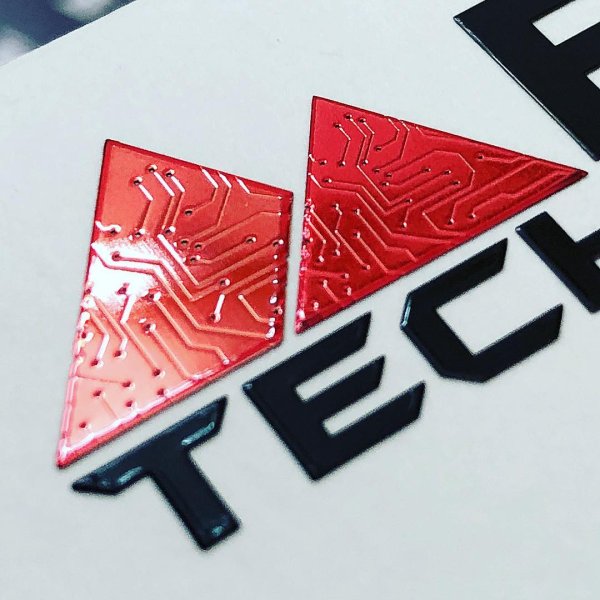 Металлическая наклейка лого