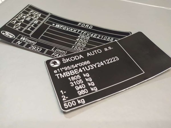 Шильды наклейки кузова r60