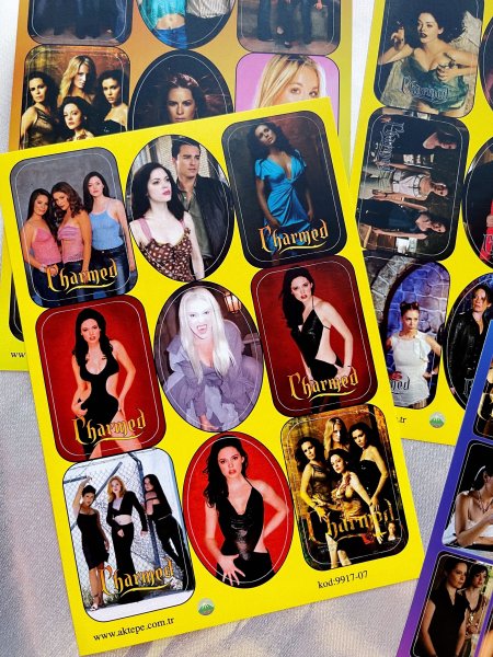 Наклейки с зачарованными