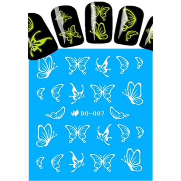 Маникюр со светящимися наклейками