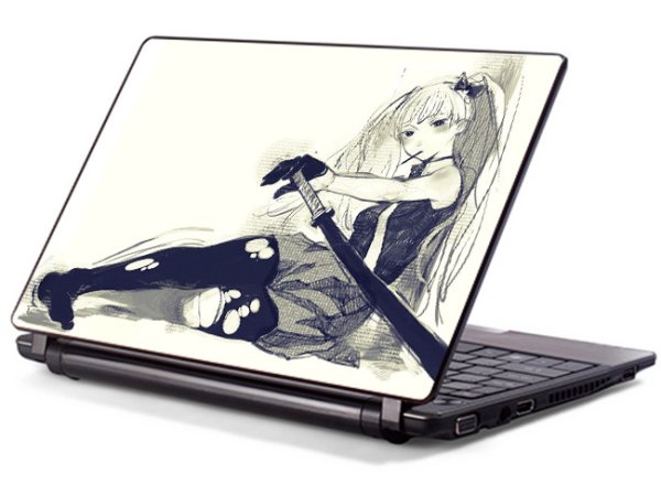 Макбук в аниме наклейках