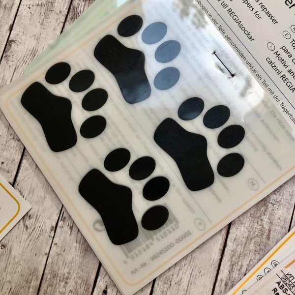 Противоскользящие наклейки на носки