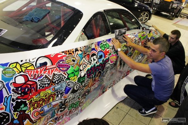 Наклейки на двери машины