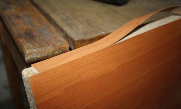 Обработать край стола