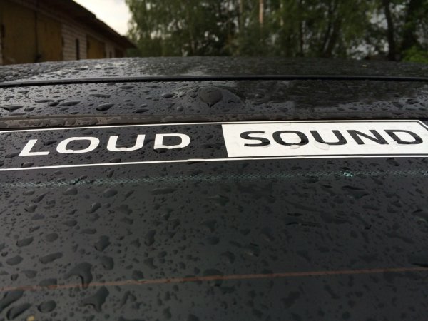 Loud Sound наклейка на приоре