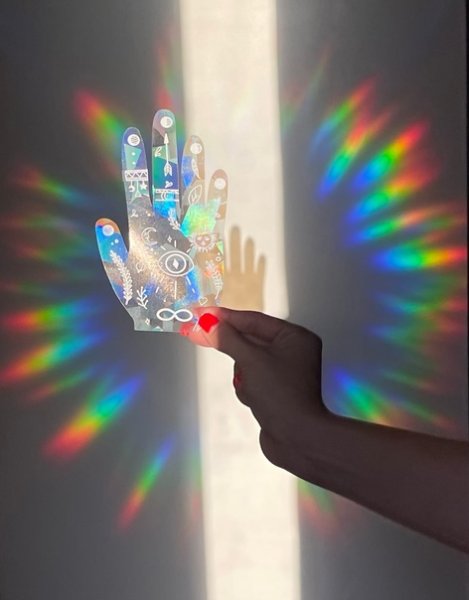 Радужная наклейка на окно