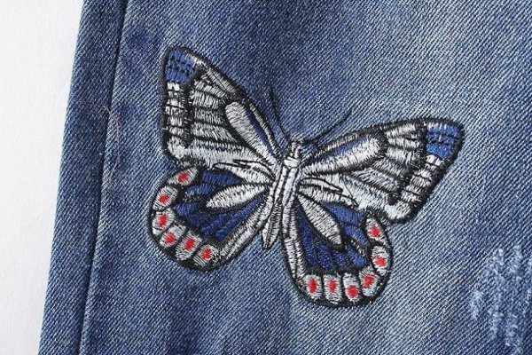 Вышивка на джинсовой ткани