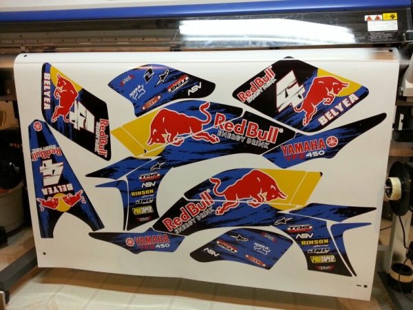 Логотип ред Булл вектор