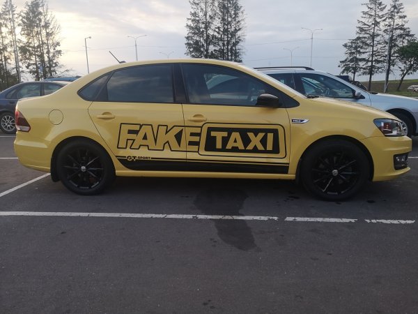 Наклейка на машину FAKETAXI