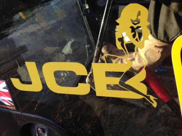 Наклейки JCB js200w