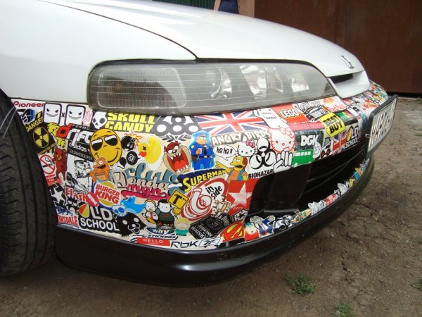 Наклейка на автомобиль