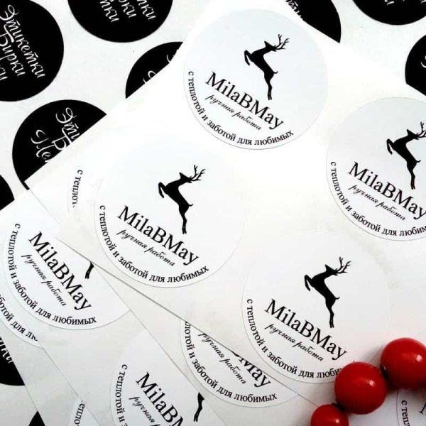 Круглые наклейки с логотипом