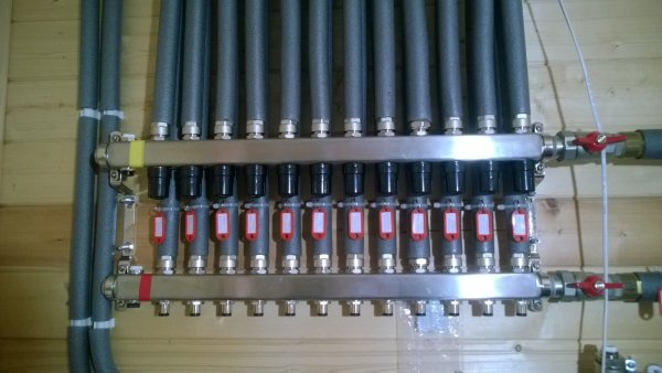 Коллектор far и трубы Rehau