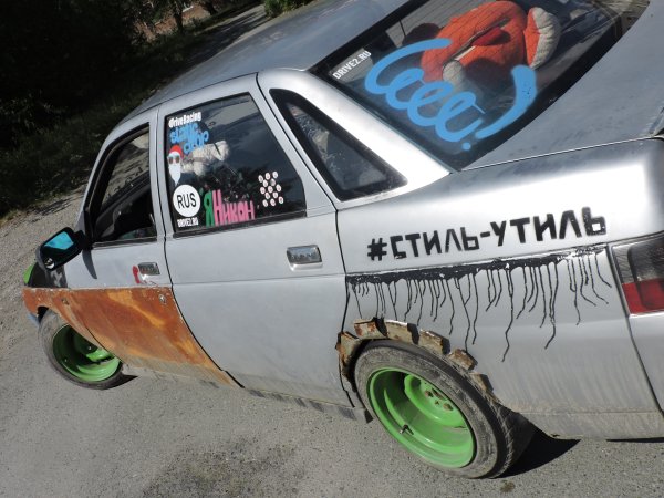 Надписи с хештегом на машину