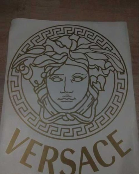 ВАЗ 2110 Версаче на капоте