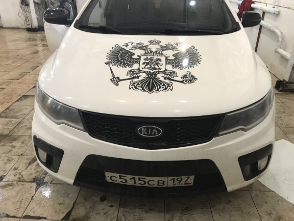 Двуглавый Орел на капоте автомобиля