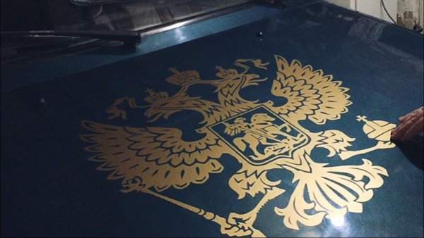 Оперские машины с гербом