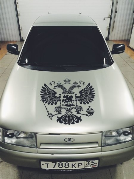 Герб на капот