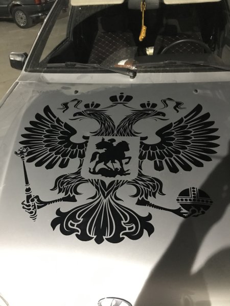 Герб на капот