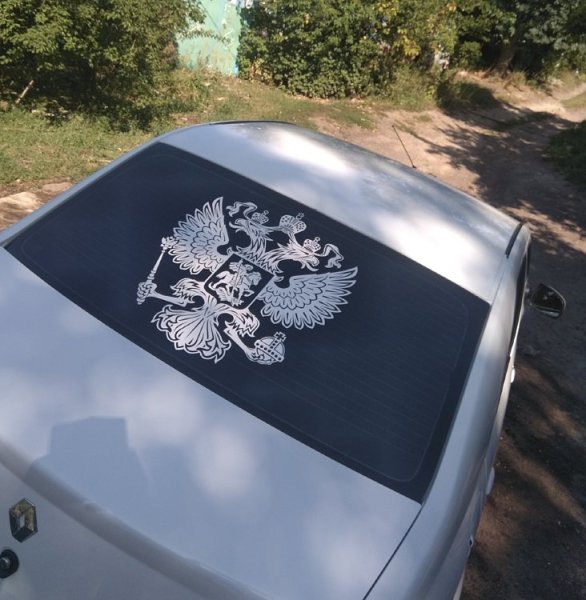 Золотая наклейка на капот