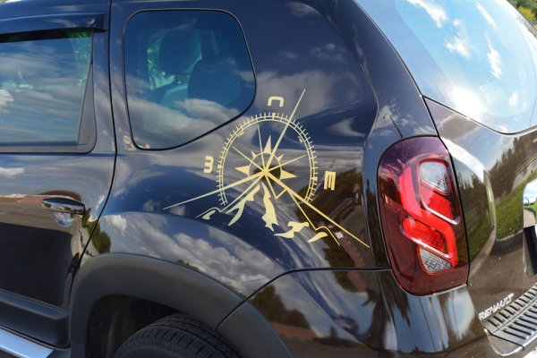 Наклейка Эдвенчер на Дастер