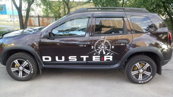 Наклейка 4wd на Рено Дастер