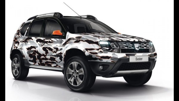 Наклейка адвенчер на Дастер